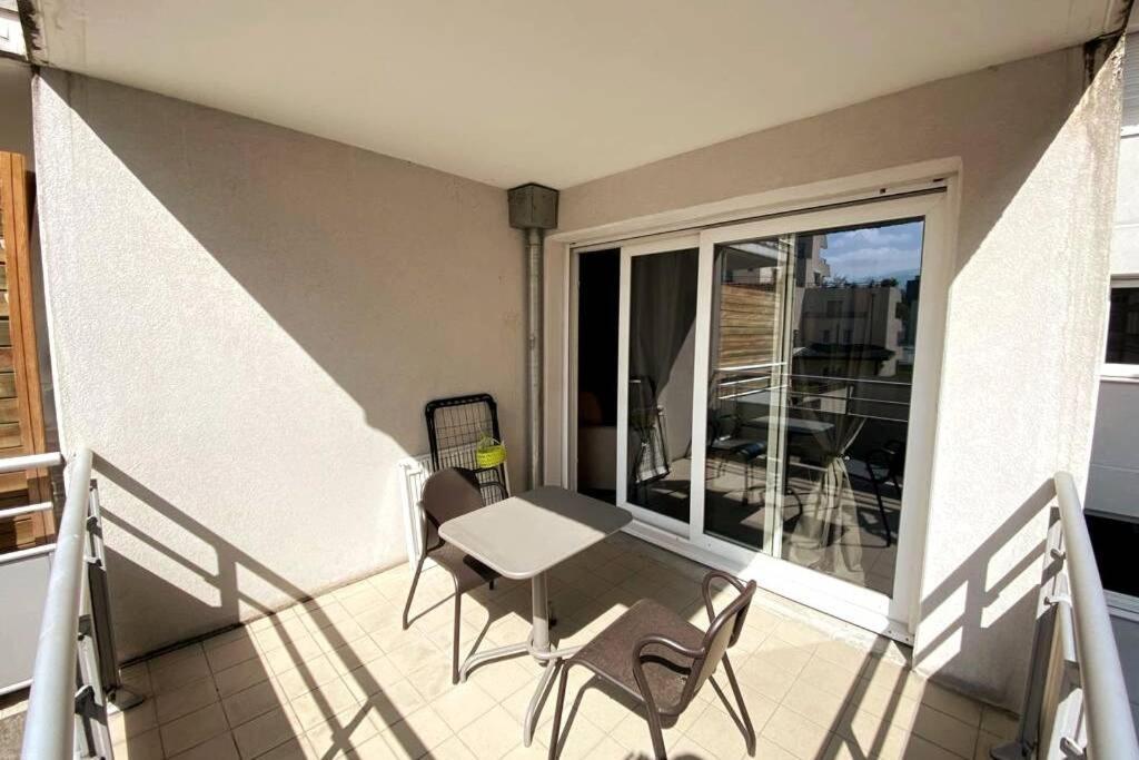 Jeremy T2 Idealement Situethonon Centre Avec Terrasse Et Garage Thonon-les-Bains
